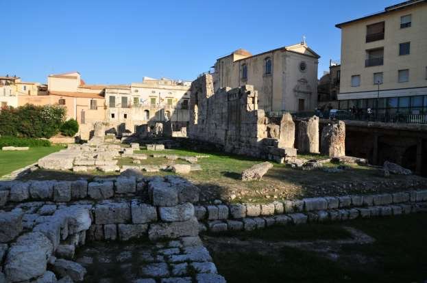The ruins of the Temple of Apollo (Secret Sicily walking tour with Walk About Italy)