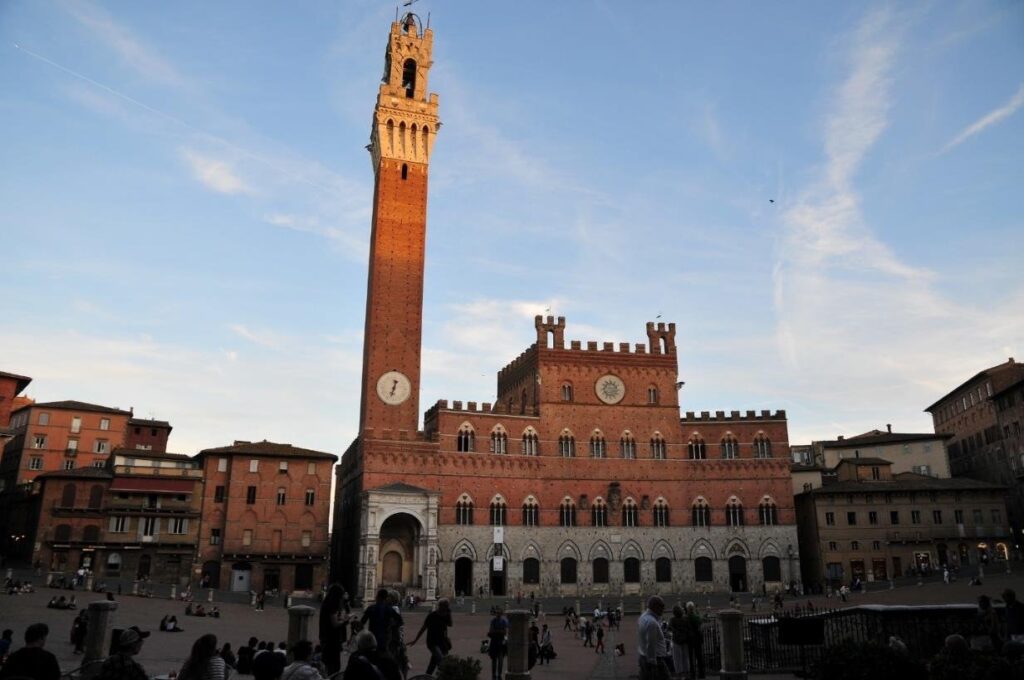 Siena's Piazza del Campo and Torre del Mangia (Iconic Tuscany walking tour with Walk About Italy)